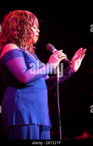 14. September 2022, Sheffield, South Yorkshire, USA: Deniece Williams auf der Giants of Soul Tour im Sheffield City Hall, Sheffield, Großbritannien, 14.09.2022 (Bildnachweis: © Robin Burns/ZUMA Press Wire) Stockfoto