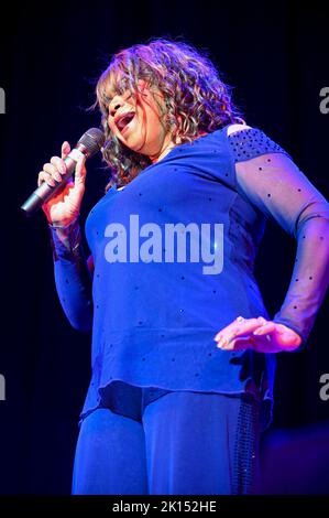 14. September 2022, Sheffield, South Yorkshire, USA: Deniece Williams auf der Giants of Soul Tour im Sheffield City Hall, Sheffield, Großbritannien, 14.09.2022 (Bildnachweis: © Robin Burns/ZUMA Press Wire) Stockfoto