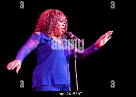 14. September 2022, Sheffield, South Yorkshire, USA: Deniece Williams auf der Giants of Soul Tour im Sheffield City Hall, Sheffield, Großbritannien, 14.09.2022 (Bildnachweis: © Robin Burns/ZUMA Press Wire) Stockfoto