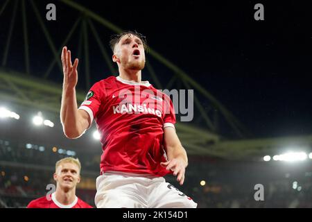 ALKMAAR - Sam Beukema von AZ Alkmaar feiert den 2-1. September während des UEFA Conference League Group E-Spiels zwischen AZ Alkmaar und FC Vaduz am 15. September 2022 im AFAS-Stadion in Alkmaar, Niederlande. ANP ED DER POL Stockfoto
