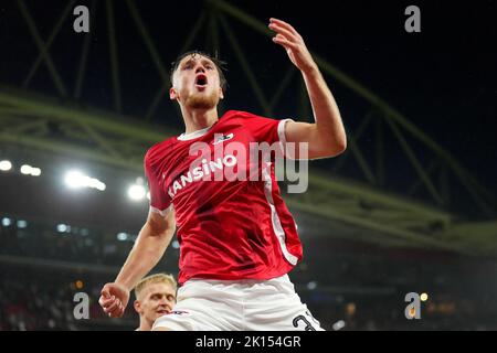 ALKMAAR - Sam Beukema von AZ Alkmaar feiert den 2-1. September während des UEFA Conference League Group E-Spiels zwischen AZ Alkmaar und FC Vaduz am 15. September 2022 im AFAS-Stadion in Alkmaar, Niederlande. ANP ED DER POL Stockfoto