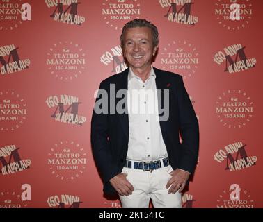 Mailand, Italien Teatro Manzoni 150 Jahre Applaus Präsentation der Theatersaison 2022-23 mit Fotoanfall verschiedener anwesender Künstler. Im Bild: Pupo Stockfoto