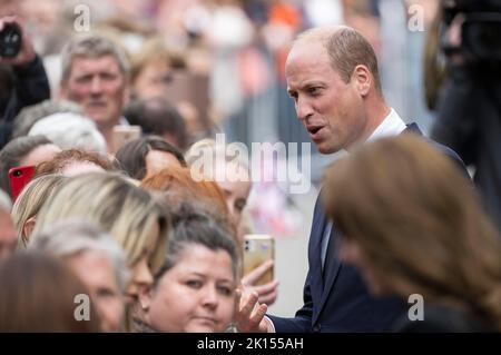 Sandringham, England. VEREINIGTES KÖNIGREICH. 15. September 2022. William, Prinz von Wales, trifft die Öffentlichkeit bei einem Besuch in Sandringham, um Blumengebete nach dem Tod von Königin Elizabeth II. Zu sehen. Quelle: Anwar Hussein/Alamy Live News Stockfoto