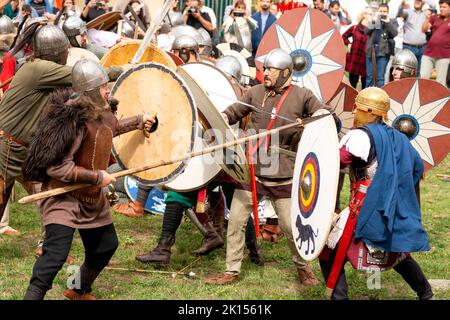 Römisches Festival Nachstellung römischer Schlacht und militärischer Manöver mit rekonstruierten Waffen während des Festivals „Serdica is my Rome“ in Sofia, Bulgarien, Osteuropa, Balkan, EU Stockfoto