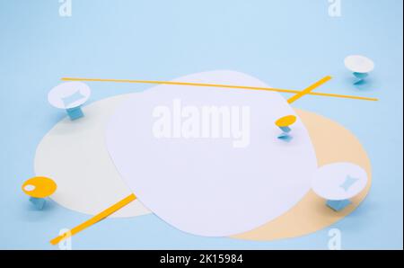 Abstrakter Hintergrund mit 3D Papierelementen in Blau, Weiß, Beige und Orange. Als Hintergrund für Werbeprodukte und als Ort für Text. Stockfoto