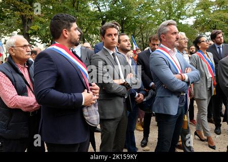 Le Ministre Gabriel Attal en compagnie du député d'eure et loir Guillaume Kasbarian Stockfoto