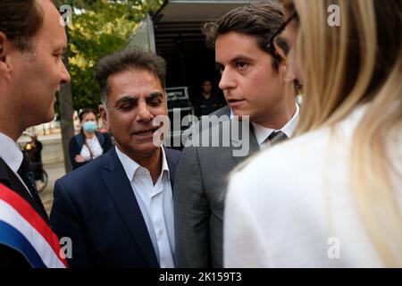 Le Ministre Gabriel Attal en compagnie du Vice Président du CCAF Franck Papazian lors du rassemblement à Paris de soutien à l'Arménie Stockfoto