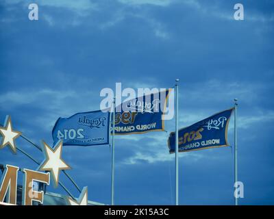 Kansas City, Missouri - 27. August 2022 - Kansas City Royals vs San Diego Padres, gefolgt von I Love, dem Postgame-Konzert 90s Stockfoto