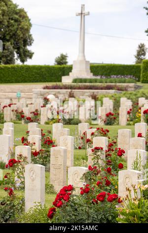 Der Kriegsfriedhof am Fluss Sangro ist ein britischer und Commonwealth-Friedhof in der Nähe von Torino di Sangro in der Provinz Chieti, Italien. Stockfoto