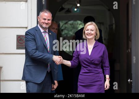 Der neu gewählte Tory-Anführer wird heute Nachmittag im Queen Elizabeth II Conference Center bekannt gegeben. Im Bild: Liz Truss wird neu zur Tory Party Le gewählt Stockfoto