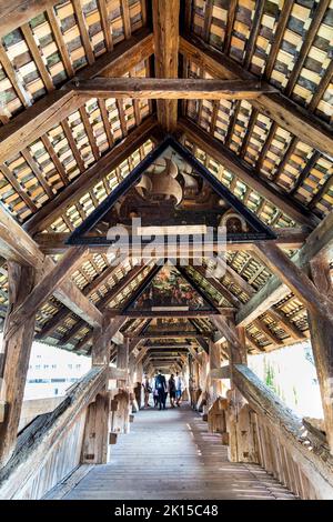 Gemälde von der Totentanz (Danse Macabre) auf der historischen Holzbrücke Spreuerbrücke, Luzern, Schweiz Stockfoto