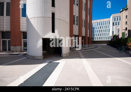 Italien, Lombardei, Mailand, Luigi Bocconi Commercial University, Courtyard Stockfoto