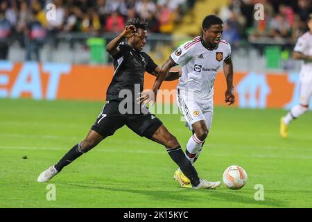 Tiraspol, Republik Moldau. 15. September 2022. Abou Quattara und Tyrell Malacia während des UEFA Europa League-Spiels Sheriff Tiraspol gegen Manchester United im Sheriff Sports Complex, Tiraspol, Republik Moldau, 15.. September 2022 (Foto von Stefan Constantin/Nachrichtenbilder) in Tiraspol, Republik Moldau am 9/15/2022. (Foto von Stefan Constantin/News Images/Sipa USA) Quelle: SIPA USA/Alamy Live News Stockfoto