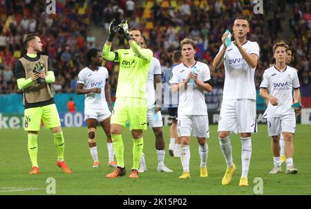 Anderlechts Spieler, die nach einem Fußballspiel zwischen dem rumänischen Fotbal Club FCSB und dem belgischen RSC Anderlecht am Donnerstag, dem 15. September 2022, in Bukarest, Rumänien, am zweiten Tag in der Gruppenphase der UEFA Conference League abgebildet wurden. BELGA FOTO VIRGINIE LEFOUR Stockfoto