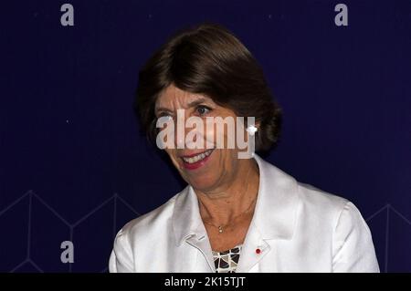 Mumbai, Indien. 15. September 2022. Catherine Colonna, Ministerin für Europa und auswärtige Angelegenheiten Frankreichs, lächelt während einer Veranstaltung in Mumbai: „Frankreich und Indien im Indo-Pazifik: Eine wichtige Partnerschaft in schwierigen Zeiten“. Der französische Außenminister war vom 13.. Bis 15.. September 2022 zu einem dritten Besuch in Indien. Kredit: SOPA Images Limited/Alamy Live Nachrichten Stockfoto