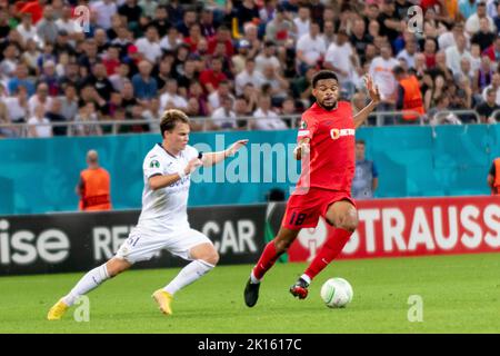 Bukarest, Rumänien. 15. September 2022. 15. September 2022: Malcolm Edjouma #18 von FCSB und Kristian Arnstad #61 von RSC Anderlecht während des UEFA Europa Conference League-Spiel der Gruppe B zwischen FCSB Bukarest und RSC Anderlecht im National Arena Stadium in Bukarest, Rumänien ROU. Catalin Soare/Cronos Kredit: Cronos/Alamy Live Nachrichten Stockfoto