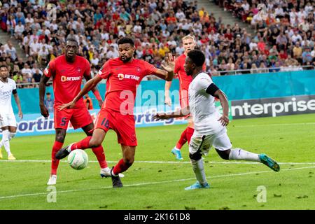 Bukarest, Rumänien. 15. September 2022. 15. September 2022: Malcolm Edjouma #18 von FCSB und Francis Amuzu #7 von RSC Anderlecht während des UEFA Europa Conference League-Spiel der Gruppe B zwischen FCSB Bukarest und RSC Anderlecht im National Arena Stadium in Bukarest, Rumänien ROU. Catalin Soare/Cronos Kredit: Cronos/Alamy Live Nachrichten Stockfoto