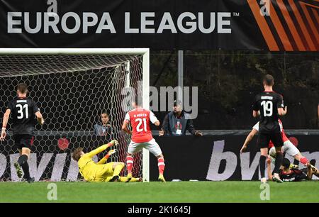 Braga, Portugal. 15. September 2022. Fußball: Europa League, SC Braga - 1. FC Union Berlin, Gruppenbühne, Gruppe D, Matchday 2 im Estadio Municipal de Braga. Vitor Oliveira aus Braga (rechts bedeckt) erzielt das Tor in 1:0. Quelle: Matthias Koch/dpa/Alamy Live News Stockfoto