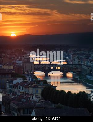 Sonnenuntergang Ponte Vecchio Brücke Florenz Italien Skyline Stockfoto