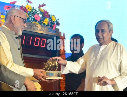 Mumbai, Indien. 15. September 2022. MUMBAI, INDIEN - 15. SEPTEMBER: Odisha CM Naveen Patnaik (R) und S.S. Mundra, Vorsitzender BSE (L), während der Glockenläserzeremonie an der Bombay Stock Exchange am 15. September 2022 in Mumbai, Indien. (Foto: Anshuman Poyrekar/Hindustan Times/Sipa USA) Quelle: SIPA USA/Alamy Live News Stockfoto