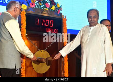 Mumbai, Indien. 15. September 2022. MUMBAI, INDIEN - 15. SEPTEMBER: Odisha CM Naveen Patnaik (R) und S.S. Mundra, Vorsitzender BSE (L), während der Glockenläserzeremonie an der Bombay Stock Exchange am 15. September 2022 in Mumbai, Indien. (Foto: Anshuman Poyrekar/Hindustan Times/Sipa USA) Quelle: SIPA USA/Alamy Live News Stockfoto