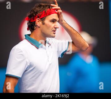 Roger Federer (SUI) stand T. Gabashvili (RUS) beim Tag 6-Spiel bei den Australian Open in Melbournes HiSense Arena gegenüber. Federer gewann gegen Gabaschwili 6-2, 6-2, 6-3. Stockfoto