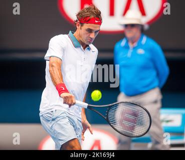 Roger Federer (SUI) stand T. Gabashvili (RUS) beim Tag 6-Spiel bei den Australian Open in Melbournes HiSense Arena gegenüber. Federer gewann gegen Gabaschwili 6-2, 6-2, 6-3. Stockfoto