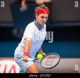 Roger Federer (SUI) stand T. Gabashvili (RUS) beim Tag 6-Spiel bei den Australian Open in Melbournes HiSense Arena gegenüber. Federer gewann gegen Gabaschwili 6-2, 6-2, 6-3. Stockfoto