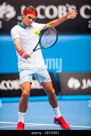 Roger Federer (SUI) stand T. Gabashvili (RUS) beim Tag 6-Spiel bei den Australian Open in Melbournes HiSense Arena gegenüber. Federer gewann gegen Gabaschwili 6-2, 6-2, 6-3. Stockfoto