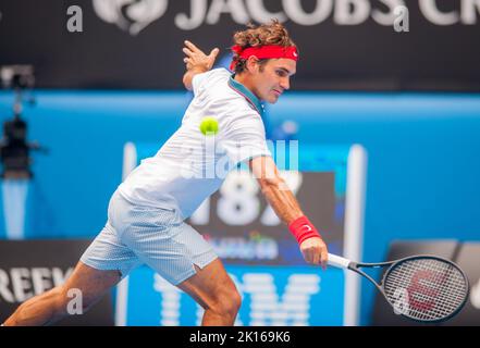 Roger Federer (SUI) stand T. Gabashvili (RUS) beim Tag 6-Spiel bei den Australian Open in Melbournes HiSense Arena gegenüber. Federer gewann gegen Gabaschwili 6-2, 6-2, 6-3. Stockfoto