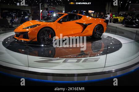 14. August 2022, Detroit, Michigan, USA: Die brandneue Corvette 2023 stunt. (Bild: © Alexis Doty/ZUMA Press Wire) Stockfoto