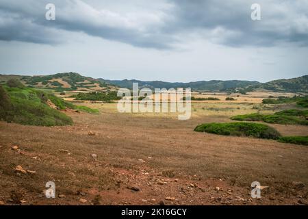 Camí de Cavalls durch Cala Pregonda. Menorca. Spanien. Stockfoto