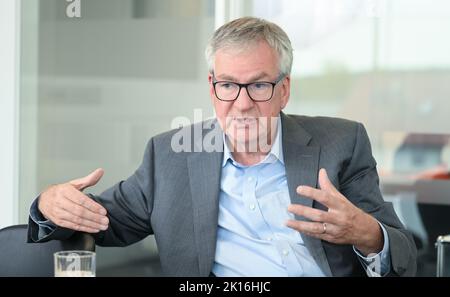 Leinfelden Echterdingen, Deutschland. 13. September 2022. Martin Daum, der CEO des Nutzfahrzeugherstellers Daimler Truck, nahm während eines Interviews am Hauptsitz des Unternehmens in der Nähe von Stuttgart auf. Quelle: Bernd Weißbrod/dpa/Alamy Live News Stockfoto