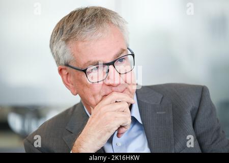 Leinfelden Echterdingen, Deutschland. 13. September 2022. Martin Daum, der CEO des Nutzfahrzeugherstellers Daimler Truck, nahm während eines Interviews am Hauptsitz des Unternehmens in der Nähe von Stuttgart auf. Quelle: Bernd Weißbrod/dpa/Alamy Live News Stockfoto