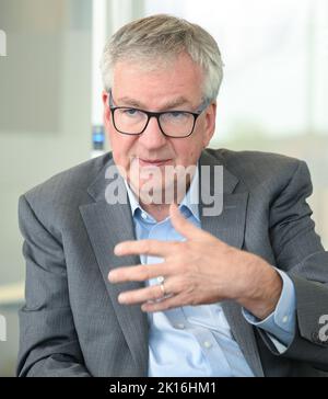 Leinfelden Echterdingen, Deutschland. 13. September 2022. Martin Daum, der CEO des Nutzfahrzeugherstellers Daimler Truck, nahm während eines Interviews am Hauptsitz des Unternehmens in der Nähe von Stuttgart auf. Quelle: Bernd Weißbrod/dpa/Alamy Live News Stockfoto