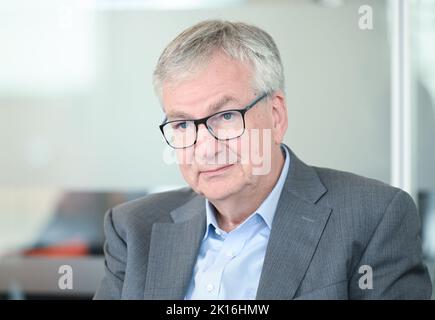 Leinfelden Echterdingen, Deutschland. 13. September 2022. Martin Daum, der CEO des Nutzfahrzeugherstellers Daimler Truck, nahm während eines Interviews am Hauptsitz des Unternehmens in der Nähe von Stuttgart auf. Quelle: Bernd Weißbrod/dpa/Alamy Live News Stockfoto