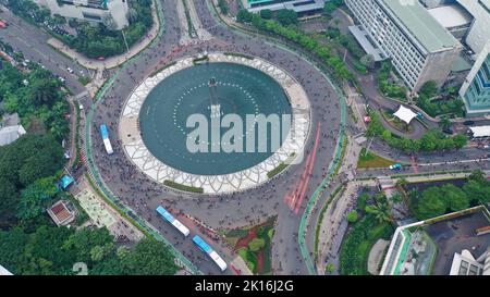 Menschen besuchen autofreie Tagesveranstaltungen in Bundaran Hi. Der autofreie Tag fand jeden Sonntagmorgen auf der Hauptstraße entlang MH Thamrin nach Jendral sudirman statt Stockfoto