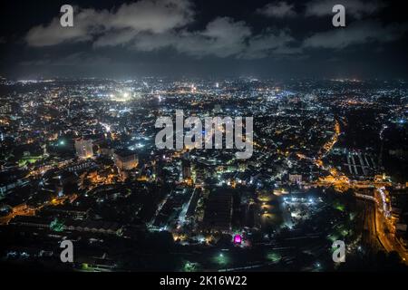 Colombo, Sri Lanka. 15. September 2022. Ein Blick auf die Stadt Colombo von der Aussichtsplattform des Lotus Tower, nachdem er am 15. September 2022 in Colombo für die Öffentlichkeit geöffnet wurde. (Foto von Krishan Kariyawasam/Pacific Press) Quelle: Pacific Press Media Production Corp./Alamy Live News Stockfoto