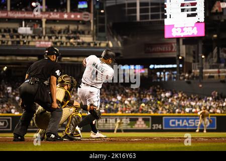 Arizona Diamondbacks ernannte den Hitter Ketel Marte (4) im ersten Inning während eines MLB-Baseballspiels gegen einen Bodenball zum linken Feld Stockfoto