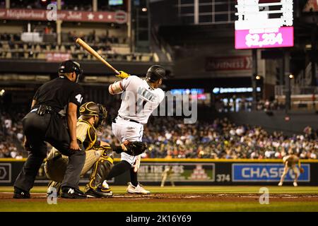 Arizona Diamondbacks ernannte den Hitter Ketel Marte (4) im ersten Inning während eines MLB-Baseballspiels gegen einen Bodenball zum linken Feld Stockfoto