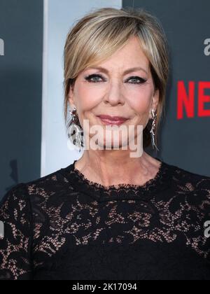 Hollywood, USA. 15. September 2022. HOLLYWOOD, LOS ANGELES, KALIFORNIEN, USA - 15. SEPTEMBER: Die amerikanische Schauspielerin Allison Janney kommt zur Los Angeles Premiere von Netflix's 'Lou', die am 15. September 2022 im Netflix Tudum Theater in Hollywood, Los Angeles, Kalifornien, USA, stattfand. (Foto von Xavier Collin/Image Press Agency) Quelle: Image Press Agency/Alamy Live News Stockfoto