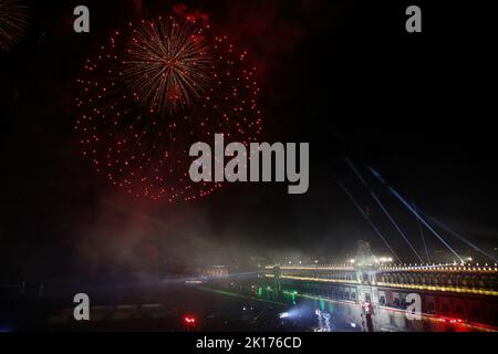 Mexiko-Stadt. 15. September 2022. Das am 15. September 2022 aufgenommene Foto zeigt ein Feuerwerk während der Feierlichkeiten zum Unabhängigkeitstag in Mexiko-Stadt, Mexiko. Quelle: Francisco Canedo/Xinhua/Alamy Live News Stockfoto