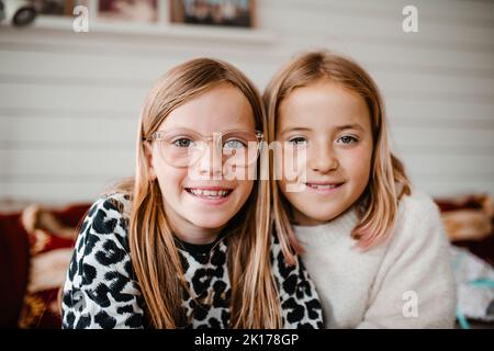 Porträt der lächelnde Mädchen Stockfoto
