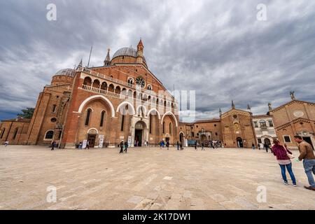 Mittelalterliche Basilika Sant'Antonio di Padova (St. Antonius von Padua) im romanischen und gotischen Stil (1238-1310), Piazza del Santo, Venetien, Italien, Europa. Stockfoto