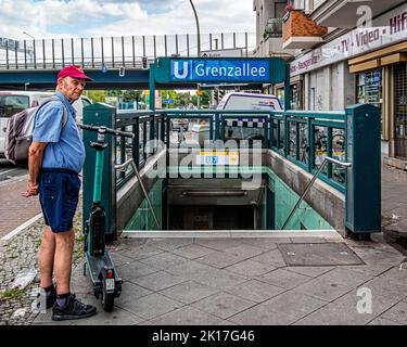 U-Bahn-Station Grenzallee an der Linie U7, Britz, Neukölln, Berlin dieser Bahnhof wurde 1930 eröffnet Stockfoto