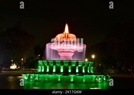 Nachtansicht des Sansad bhavan Brunnens Stockfoto
