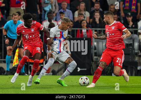 MÜNCHEN, DEUTSCHLAND - 13. SEPTEMBER: Raphinha vom FC Barcelona während des Spiels der Gruppe C - UEFA Champions League zwischen dem FC Bayern München und dem FC Barcelona in der Allianz Arena am 13. September 2022 in München (Foto: DAX Images/Orange Picches) Stockfoto