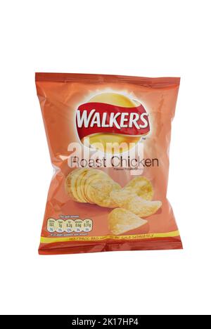 Päckchen Wanderer knusprige Chips mit Hühnergeschmack, isoliert auf Weiß, mit ausgeschnittenem Pfad Stockfoto