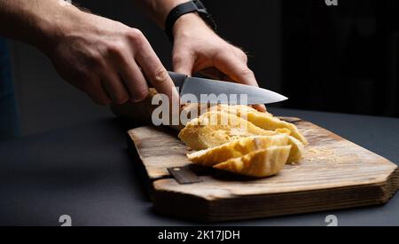 Französisches Baguette für Bruschettas Stockfoto