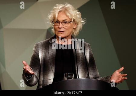 Berlin, Deutschland. 16. September 2022. Christine Lambrecht (SPD), Verteidigungsministerin, spricht auf der Bundeswehrkonferenz 2022 in Berlin. Quelle: Carsten Koall/dpa/Alamy Live News Stockfoto